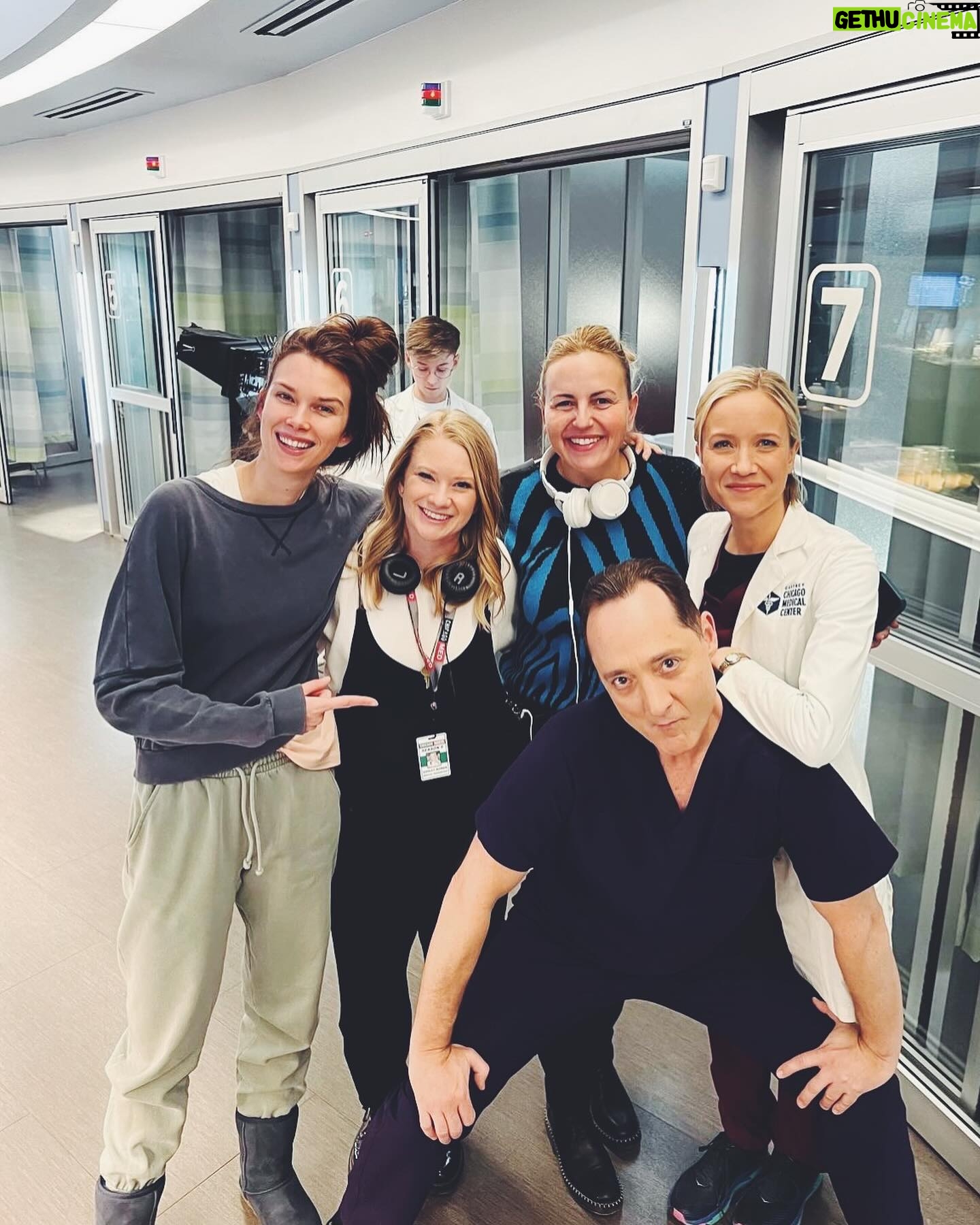 Emma Ishta - 1.4K Likes - Med tribe is the best tribe. Watch me mom, tonight on Chicago Med NBC!
(Congratulations @ashleybower on your first screen credit and thank you @meriboot for keeping Michelle in this world)