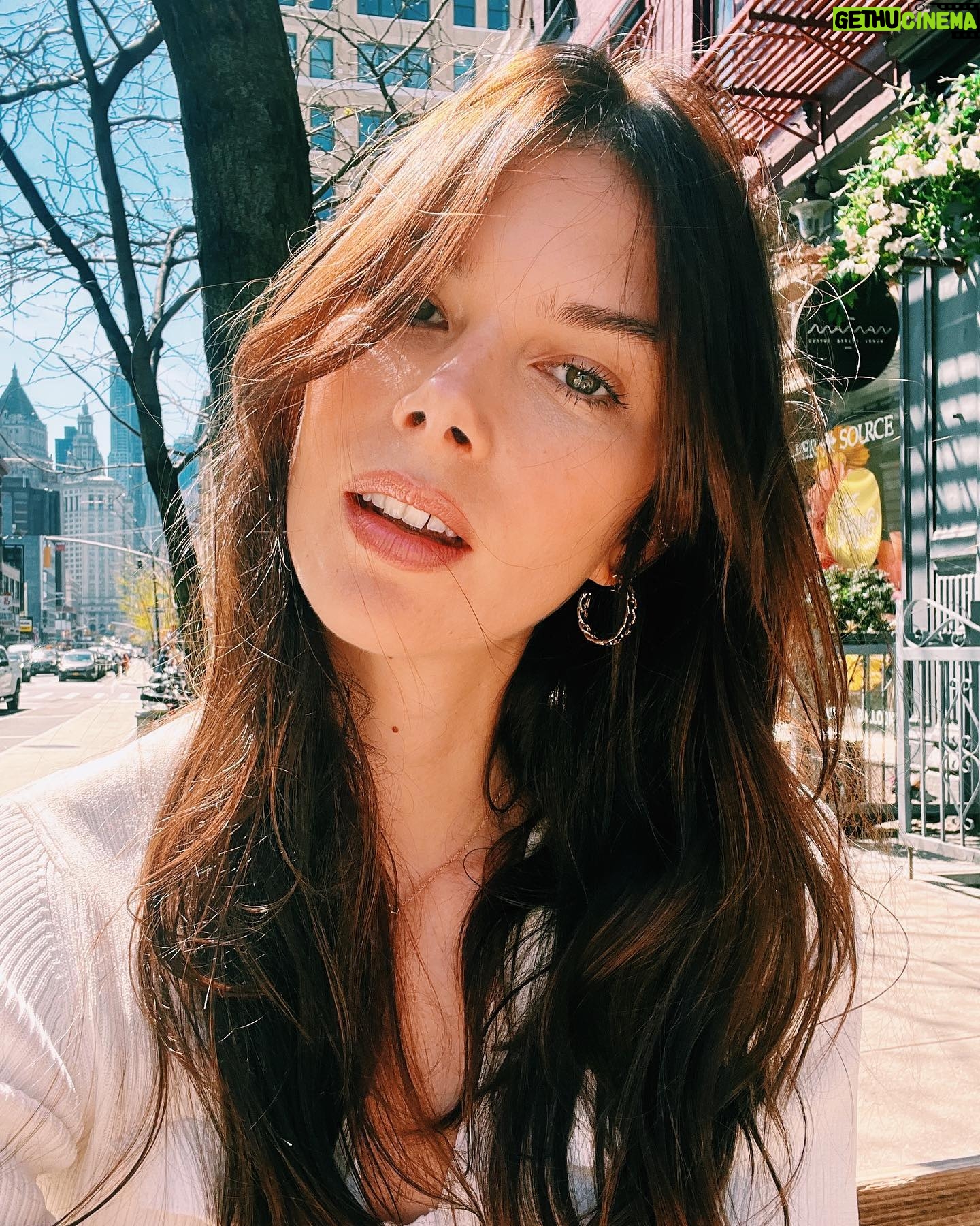 Emma Ishta - 1.9K Likes - April
*I broke down and told mum she can’t file her nails on the subway