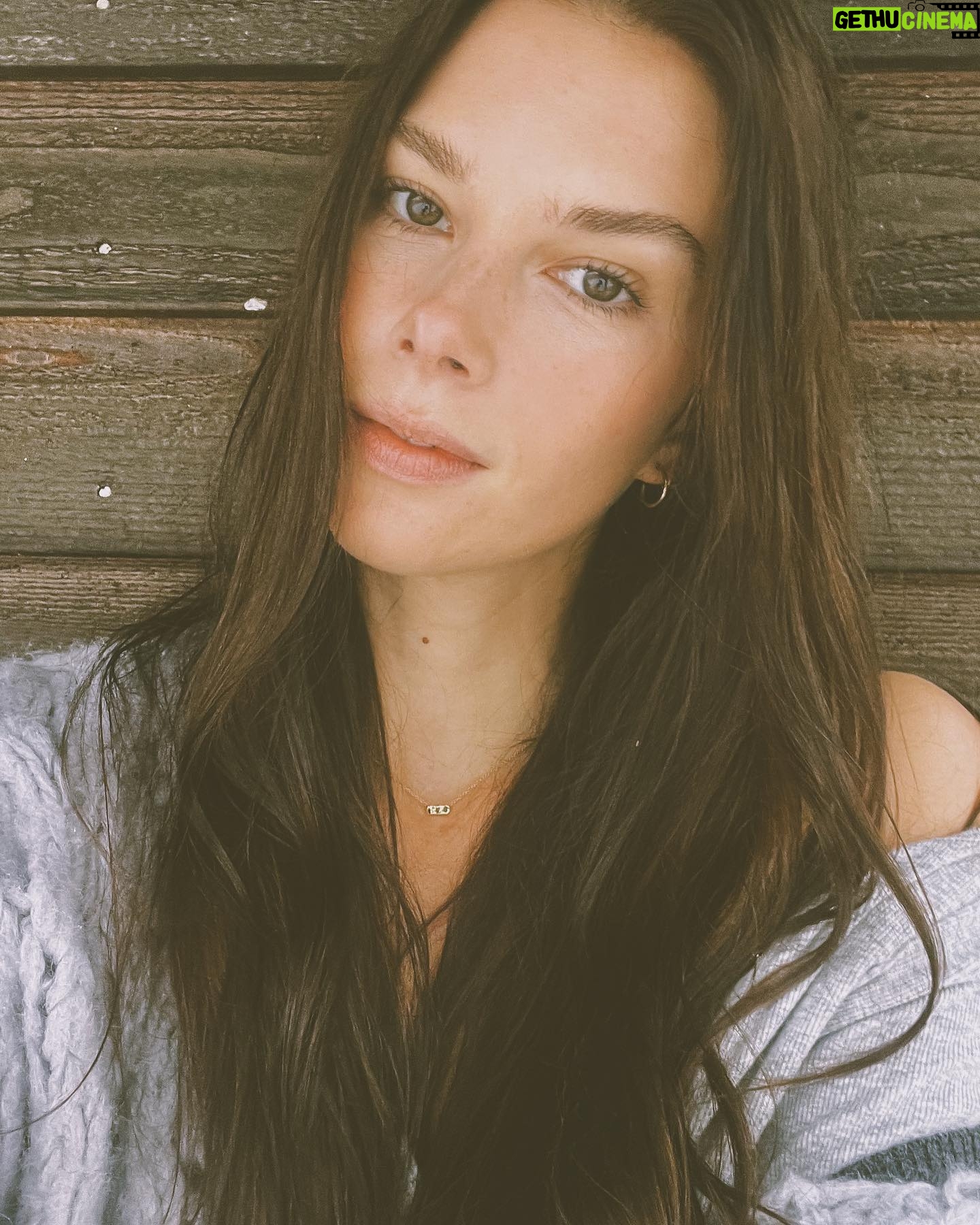 Emma Ishta - 2.4K Likes - Crossed to the dark side 😈
Color by @astrid_colorista 💥