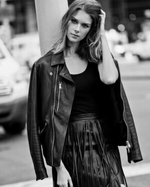 Emma Ishta Instagram - 📸 @shotbymcmanus
