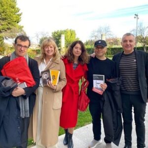 Emma Suárez Instagram - Gracias al @festivalcibra por  reunirnos en un día especial . El cine y la palabra siempre se han llevado bien . 
Premio aliceguy 
#jaimechavarri #luisalegre
@carolina_yuste 
#javiercercas  #manuelvilas #anamerino
@pedrodelhierro_official