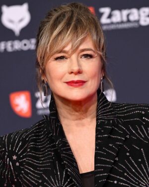 Emma Suárez Instagram - Premios Feroz , 
#LaConsagraciónDeLaPrimavera @premiosferoz 
 
@intimidadnetflix 

@consueortizmakeup 
Make up @saigucosmetics 
Hair @lorealpro #LorealProSpain 

@pedrodelhierro_official 
@massumehcosmetics
@esteticadelamirada