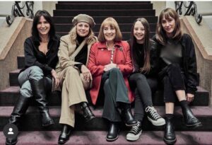 Emma Suárez Instagram - En la mejor compañía con @belenlopezactriz #carmenmaura @carliwiins08 y @almudena_amor en el @cinespagnol de Nantes . Gracias a todo el equipo del festival!!❤️