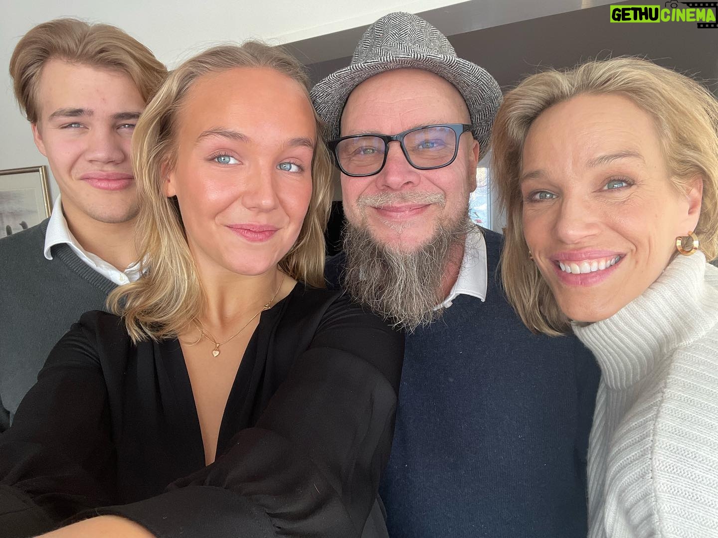 Emma Wiklund - 2.5K Likes - Wishing you all a wonderful Christmas!