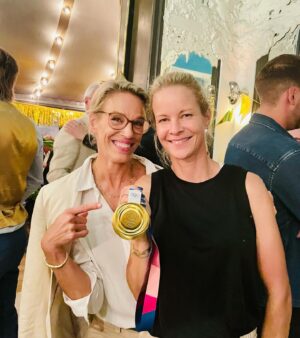 Emma Wiklund Instagram - And tonight we’re celebrating this amazing Olympic gold medalists @malinbaryard #champion #olympicgold #showjumping