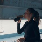 Emma Drobná Instagram - 🌅 Nový deň, nové #OneDayWith s @emmadrobna! Spoznajte jej rannú rutinu od prvej rannej kávy cestou na tréning až po večerný vypredaný koncert s kapelou @hex_officialll. ☕🎾 Chcete vidieť viac z jej dňa s #PEUGEOT2008? Sledujte celé video na našom YouTube kanáli alebo na linku v popise.