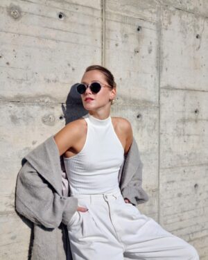 Emma Drobná Instagram - Who? What? Where?