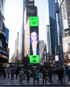 Emma Drobná Instagram - A Christmas Miracle 🗽 New Your Times Square x Emma Drobná First Time in New York and this is how I do it 😛 Thank you @spotify @spotifyczechrepublic for having me as a CZ&SK ambassador of the EQUAL playlist for the month of December. UNREAL ❤️🙏 much love from Slovakia Photo credit: @jakubgulyas Make up: @katarinakmecova