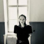 Emma Drobná Instagram - "Na Pohrebe Lásky " 🖤Dnes sme s @richardmullerofficial natacali videoklip. Mat skladbu s Richardom je pre mna obrovská pocta a myslím, že dnes sme k nej dotvorili zimomriavkový klip 🖤 #commingsoon