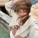Emma Drobná Instagram - When life gives you wind wear a ponytail