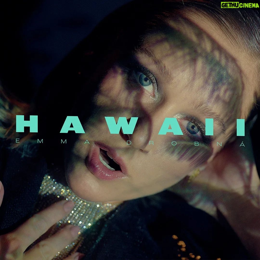 Emma Drobná Instagram - Hawaii 11.11.22 🌴🤍 V piatok vychádza videoklip k novému singlu Hawaii and I can't wait🙏