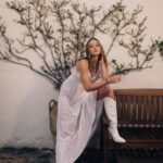 Emma Drobná Instagram – A day in Puglia 🧀🍷🫒 with @calzedonia was soooo magical 🦋 ✨thank you for having me. I truly #FeelGoodInCalzedonia #calzedonia #spolupraca 
1. Feeling good
2. Better
3.The best
4. Posing 101
5. Oil tasting
6. Legs for days
7.Gumička na ruke 4ever
8.🥺🧀❤️
9. Make up check/beach vibes