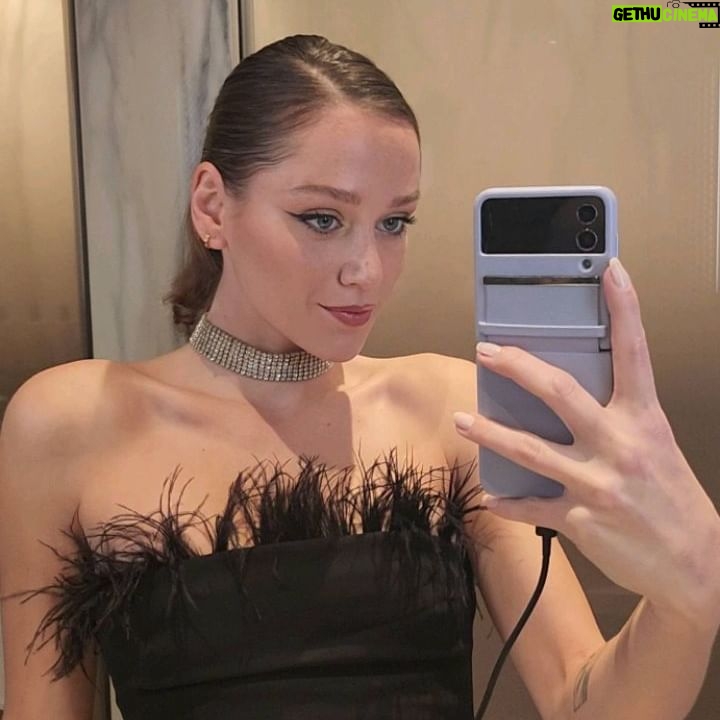 Emma Drobná Instagram - THE PERFECT DRESS to end the year with 🖤