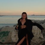 Emma Drobná Instagram - One way ticket to Cannes please⛱️ 🌴 ❤️‍🔥 #calzedonia @calzedonia