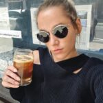 Emma Drobná Instagram - Espresso tonic siesta 🖤