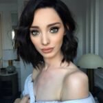 Emma Dumont Instagram - Hair & makeup by the amazingly talented @melissa.hurkman #comiccon