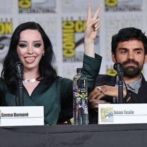 Emma Dumont Instagram - Thank you @comic_con for the time of our lives! And thank you to everyone who came to our panel. We have some amazing things coming up in season 2. Love you all! 💚✖💚 #thegifted #mutantuprising