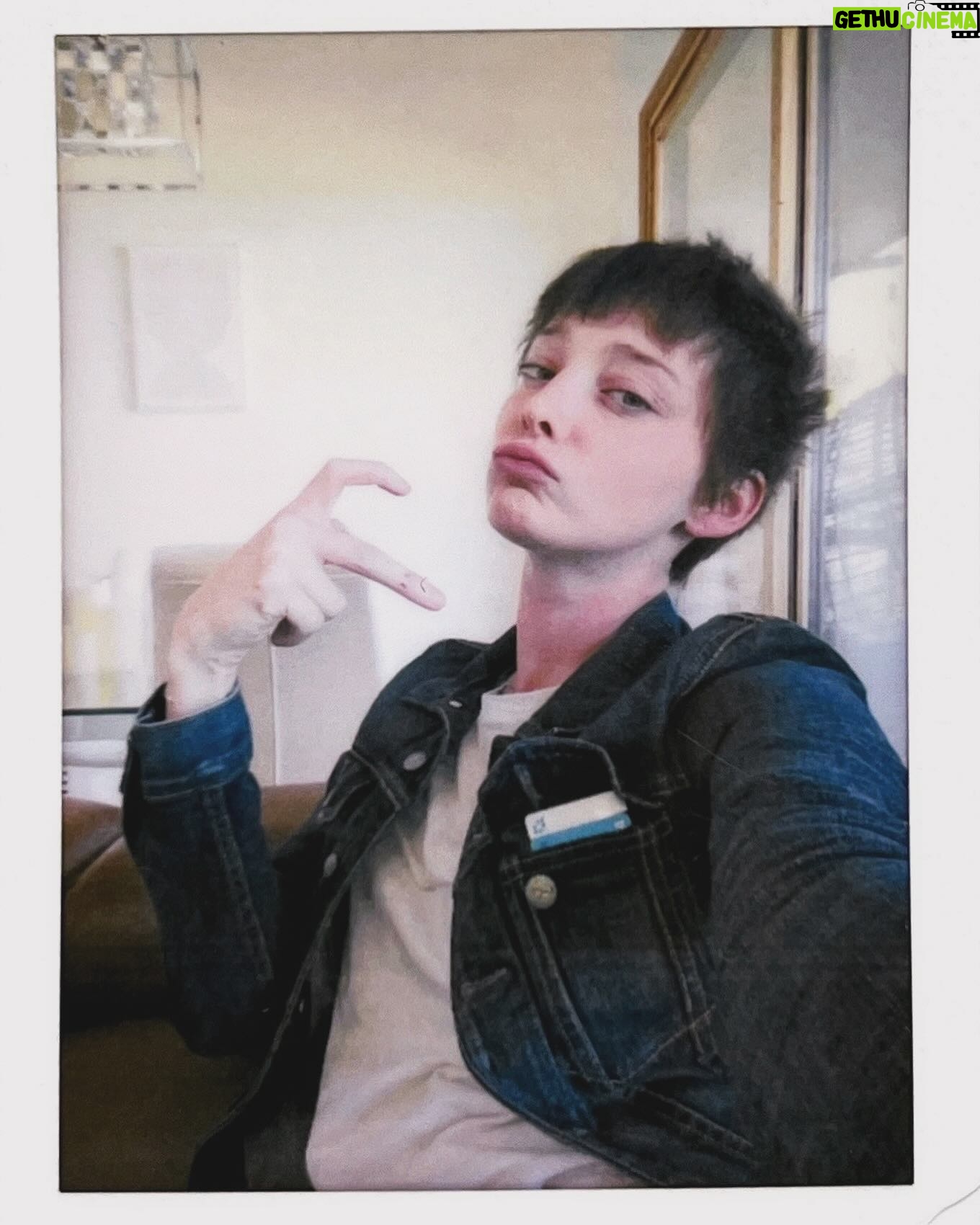 Emma Dumont Instagram - your favorite sweetheart’s favorite sweetheart 🩵