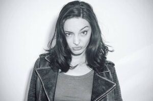 Emma Dumont Instagram - A normal conversation with me goes something like this... LOVE YOU @issue_mag! 🖤🖤🖤 #faces