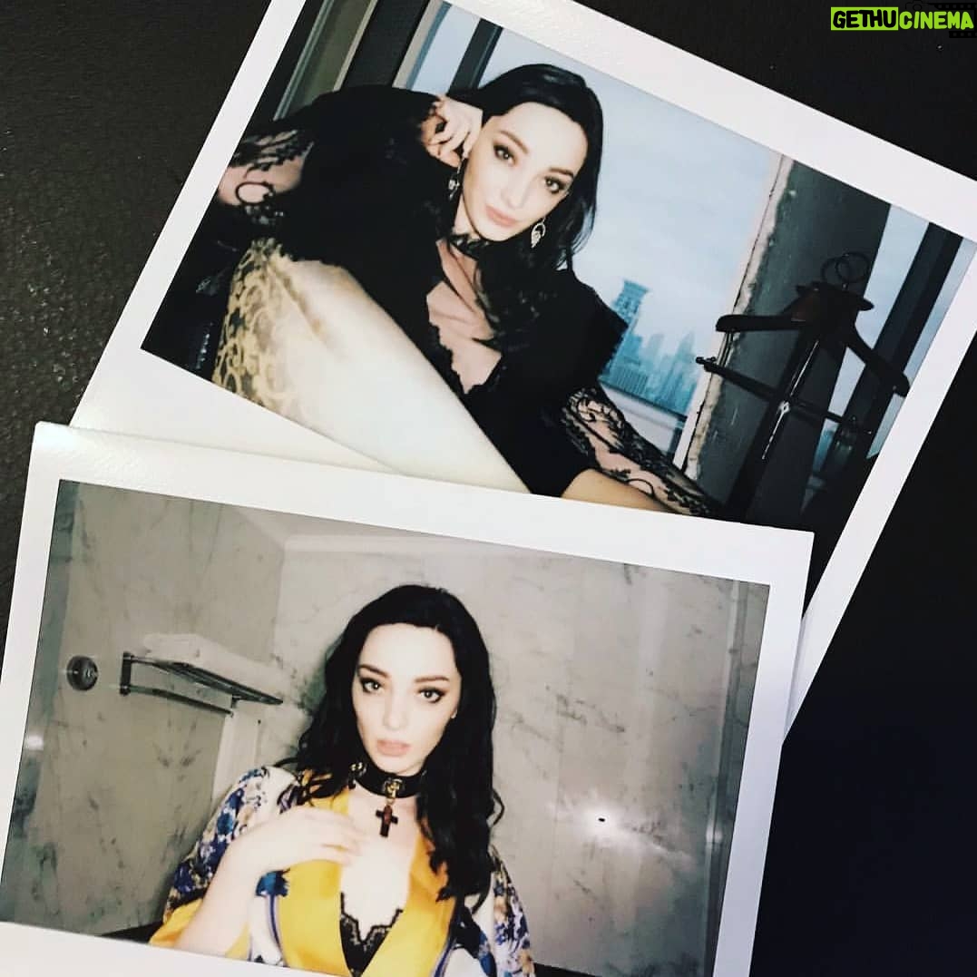 Emma Dumont - 18.6K Likes - Double trouble 🖤🖤