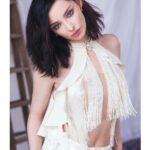 Emma Dumont Instagram - 🖤🖤🖤