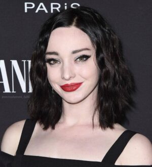 Emma Dumont Instagram - Yass! @vanityfair thank you for having me at your New Hollywood party. Thank you @lorealusa What a ball ❤❤❤