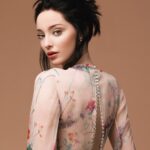 Emma Dumont Instagram - ❤❤❤ #Repost @paulnortonhair ・・・ UP (no she betta) DO 🖤 @emmadumont w/ #hair by Me @leobypaulnorton using @unite_hair & @hottoolspro w/ #makeup by @marinagravani shit by @emilysandiferphotography #emmadumont