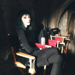 Emma Dumont Instagram - Back to work 🖤