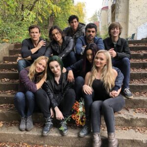 Emma Dumont Instagram - These amazing people have stolen my heart and become my family. ❤✖ #thegifted #mutantsunite