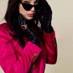 Emma Dumont Instagram - Living my fuchsia fantasy! 💕 @fault_magazine : Photographer: @heyjesshi : Wardrobe: @mrenriquemelendez : Alterations: @auntfunkyscloset : Hairstylist: @kattthompson : Makeup: @reneeloizmakeup :