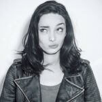Emma Dumont Instagram - A normal conversation with me goes something like this... LOVE YOU @issue_mag! 🖤🖤🖤 #faces