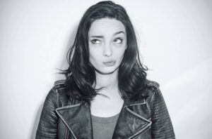 Emma Dumont Instagram - A normal conversation with me goes something like this... LOVE YOU @issue_mag! 🖤🖤🖤 #faces