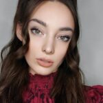 Emma Dumont Instagram - I've now seen every episode of Hardcore Pawn.