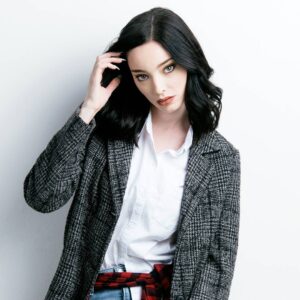 Emma Dumont Instagram - You guys. It's official. I'm a cat 🐱 #meow