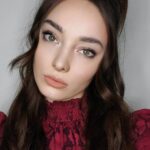 Emma Dumont Instagram - I've now seen every episode of Hardcore Pawn.