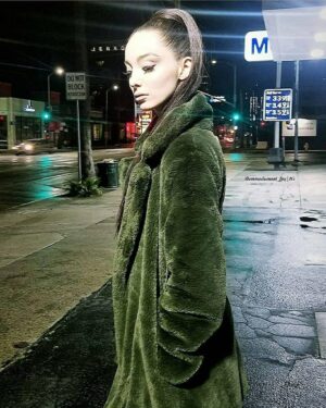 Emma Dumont Instagram - Throwback to when we all used to go outside 💚