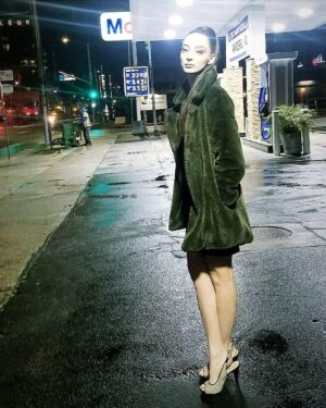Emma Dumont Instagram - Throwback to when we all used to go outside 💚