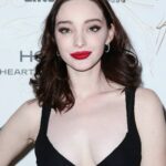 Emma Dumont Instagram - Had such a blast last night! Thank you @entertainmentweekly 💋💋💋 #EWSAGAwardsParty