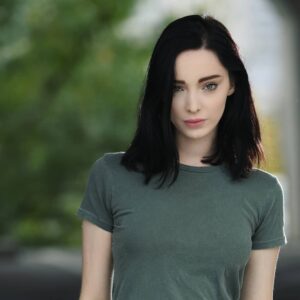 Emma Dumont Instagram - Polaris green 💚💚💚