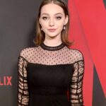 Emma Dumont Instagram - Having the best time celebrating the premiere of #iamnotokaywiththis on @netflix ❤💋❤