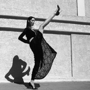 Emma Dumont Instagram - Just for kicks 🖤 Thank you @sashasamsonova @joberdzinska @bobbyeliot @annabelleharron @denisebourne22 mwahh!! #kick #heels #model #dancer