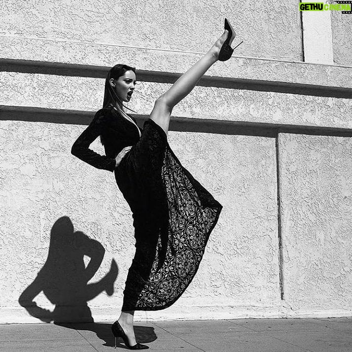 Emma Dumont - 26K Likes - Just for kicks 🖤 Thank you @sashasamsonova @joberdzinska @bobbyeliot @annabelleharron @denisebourne22 mwahh!! #kick #heels #model #dancer