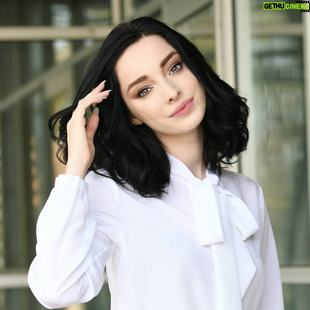 Emma Dumont - 22.1K Likes - ❤❤❤❤