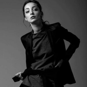 Emma Dumont Instagram - 🖤🖤🖤 By: Michal Rzepecki. #photo #chillin #nyc #model