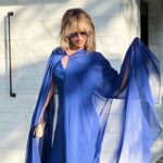 Emma García Instagram - Mi querida @nabelmartins no me puede gustar más este precioso vestido y su capa. Pura elegancia. ¡¡¡Muchas gracias!!! 💙💙💙 #PreciosoVestido #NocheDeViernes #Disfrute #FelizNoche