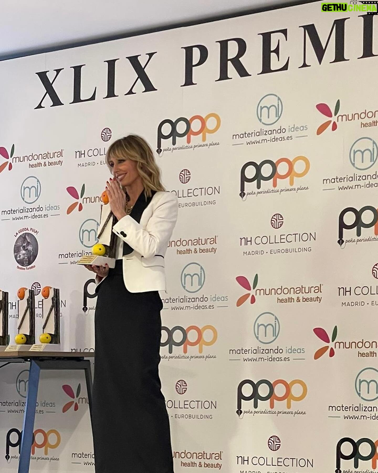 Emma García Instagram - Querid@s compañer@s de @ppprimeraplana ,qué feliz me hicisteis ayer al entregarme el Premio de Comunicación Hugo Ferrer. Me hace especial ilusión viniendo de vosotr@s que amáis esta profesión tanto como yo. ¡¡¡Muchísimas gracias por vuestro cariño y muchas felicidades al resto de los premiados!!!❤️ @ppprimeraplana #PremioComunicaciónHugoFerrer #FelizTarde