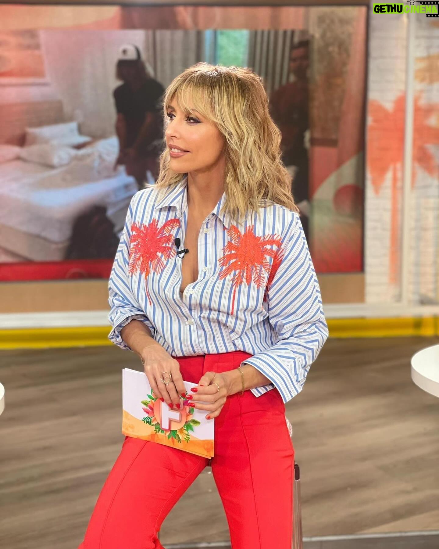 Emma García Instagram - ¡¡¡Muchas gracias por vuestro cariño este fin de semana!!! ❤️❤️❤️ Look : ◽️Joyas @argiajewels ◽️Camisa @essentielantwerp ▫️Pantalón @kwaidaneditions Estilista @pepa.carmona Sastra @modabelenmadrid Peluquería @alba.arance Maquillaje @carmenmaquillaje #BuenaSemana #FelizLunes #SeguimosEnLaRed @unicorntves @telecincoes @mediasetcom