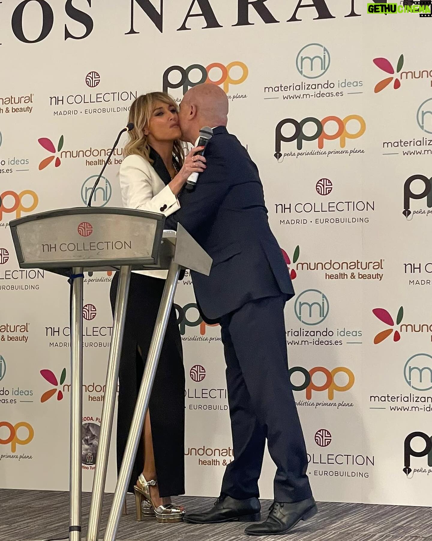 Emma García Instagram - Querid@s compañer@s de @ppprimeraplana ,qué feliz me hicisteis ayer al entregarme el Premio de Comunicación Hugo Ferrer. Me hace especial ilusión viniendo de vosotr@s que amáis esta profesión tanto como yo. ¡¡¡Muchísimas gracias por vuestro cariño y muchas felicidades al resto de los premiados!!!❤️ @ppprimeraplana #PremioComunicaciónHugoFerrer #FelizTarde