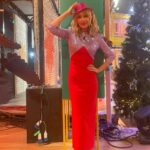 Emma García Instagram - ¡¡¡Os deseo un maravilloso 2024 amig@s!!! Que sea un Año de disfrutar, celebrar, vivir… ¡¡¡Feliz Feliz Feliz Año Nuevo!!!🌟🌟🌟🌟🌟🌟 Joyas @argiajewels Vestido @santo.site #SeguimosEnLaRed