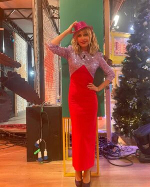 Emma García Instagram - ¡¡¡Os deseo un maravilloso 2024 amig@s!!! Que sea un Año de disfrutar, celebrar, vivir… 
¡¡¡Feliz Feliz Feliz Año Nuevo!!!🌟🌟🌟🌟🌟🌟

Joyas @argiajewels 
Vestido @santo.site 

#SeguimosEnLaRed